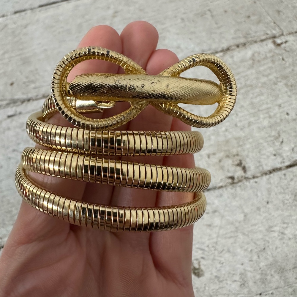 Vintage 80s Gold Tone Bow Stretch Belt Metal Snake Chain 25-30 Waist